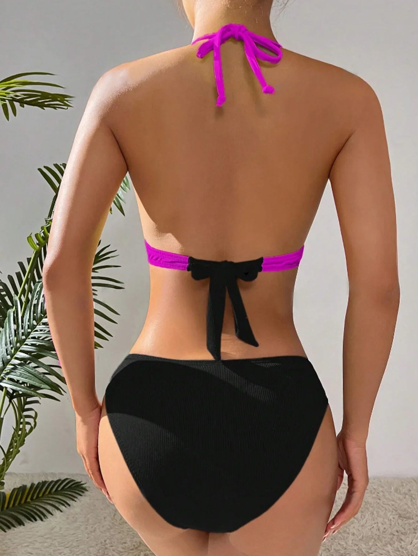 Maillot de bain bikini deux pièces pour femmes en couleur unie sexy, mode attrayante de marque chinoise, vêtements de plage à la mode.