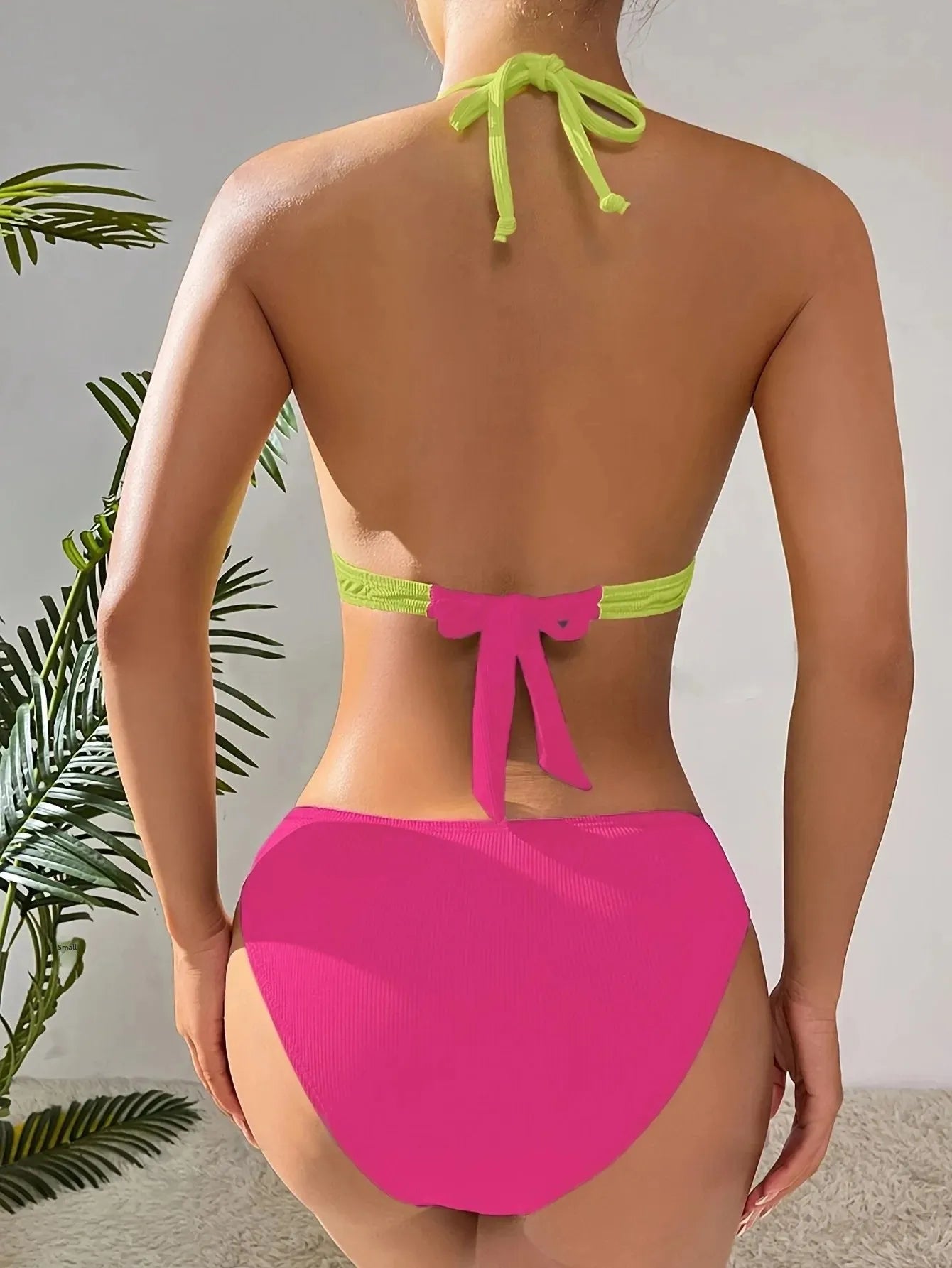 Maillot de bain bikini deux pièces pour femmes en couleur unie sexy, mode attrayante de marque chinoise, vêtements de plage à la mode.