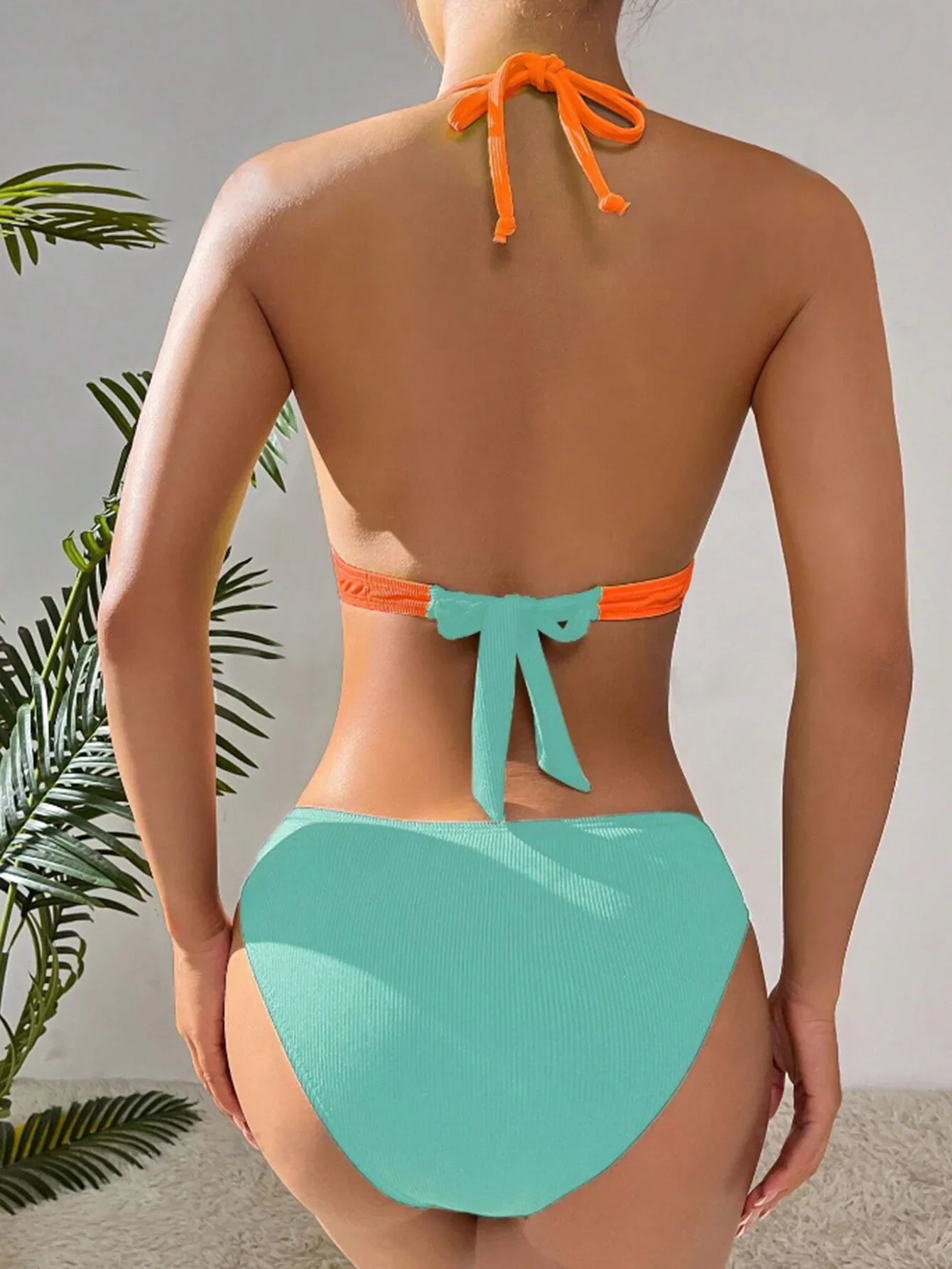 Maillot de bain bikini deux pièces pour femmes en couleur unie sexy, mode attrayante de marque chinoise, vêtements de plage à la mode.